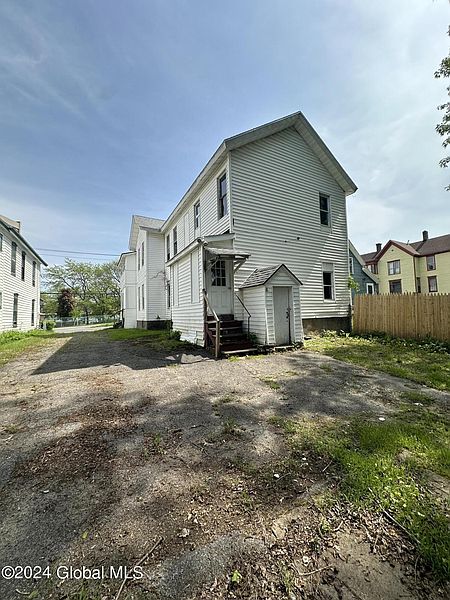 4th image of 38 Forest Street