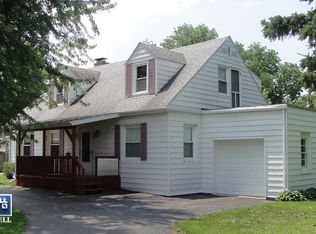 317 N Emmett St, Genoa, IL 60135