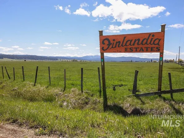 Titus Ln, McCall, ID 83638