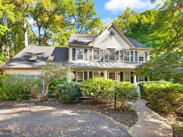 12449 Cavalier Dr, Woodbridge, VA 22192