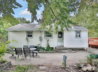 472 Greenway Ave N, Oakdale, MN 55128
