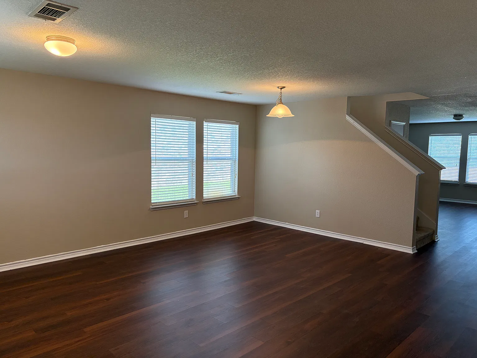 4 bed, 3030 sqft, $2,995 — Photo 2