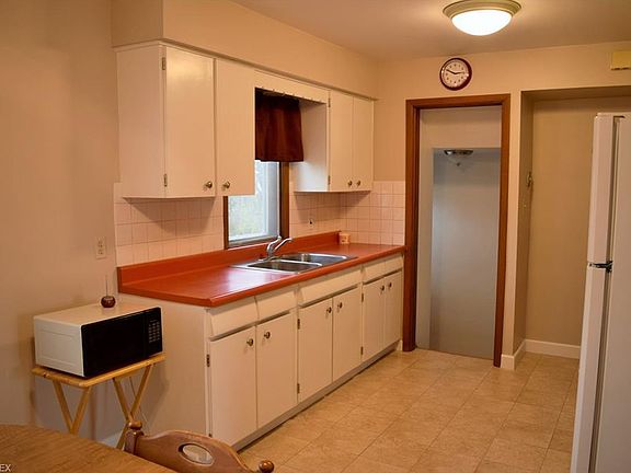 5th image of 19602 Brookfield Ln