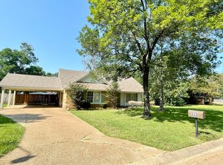 526 Olympic Dr, Flowood, MS 39232