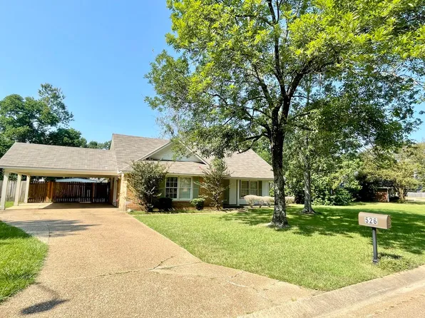 526 Olympic Dr, Flowood, MS 39232