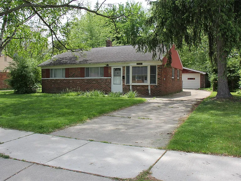 28051 Stuart Ave — Photo 2