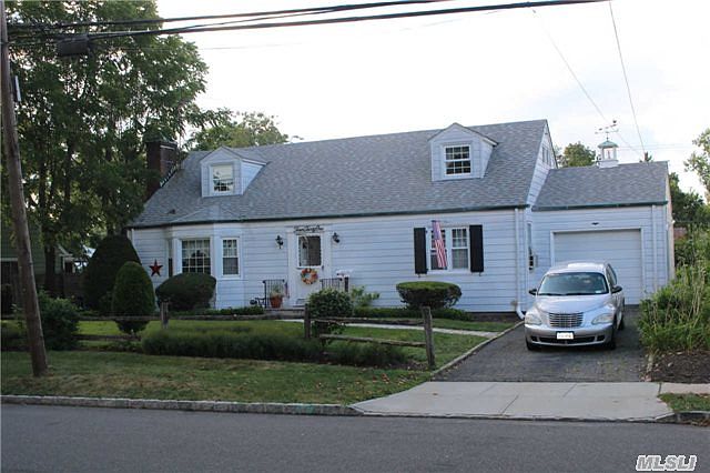 1st image of 331 Roslyn Ave
