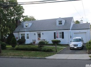 331 Roslyn Ave, Carle Place, NY 11514