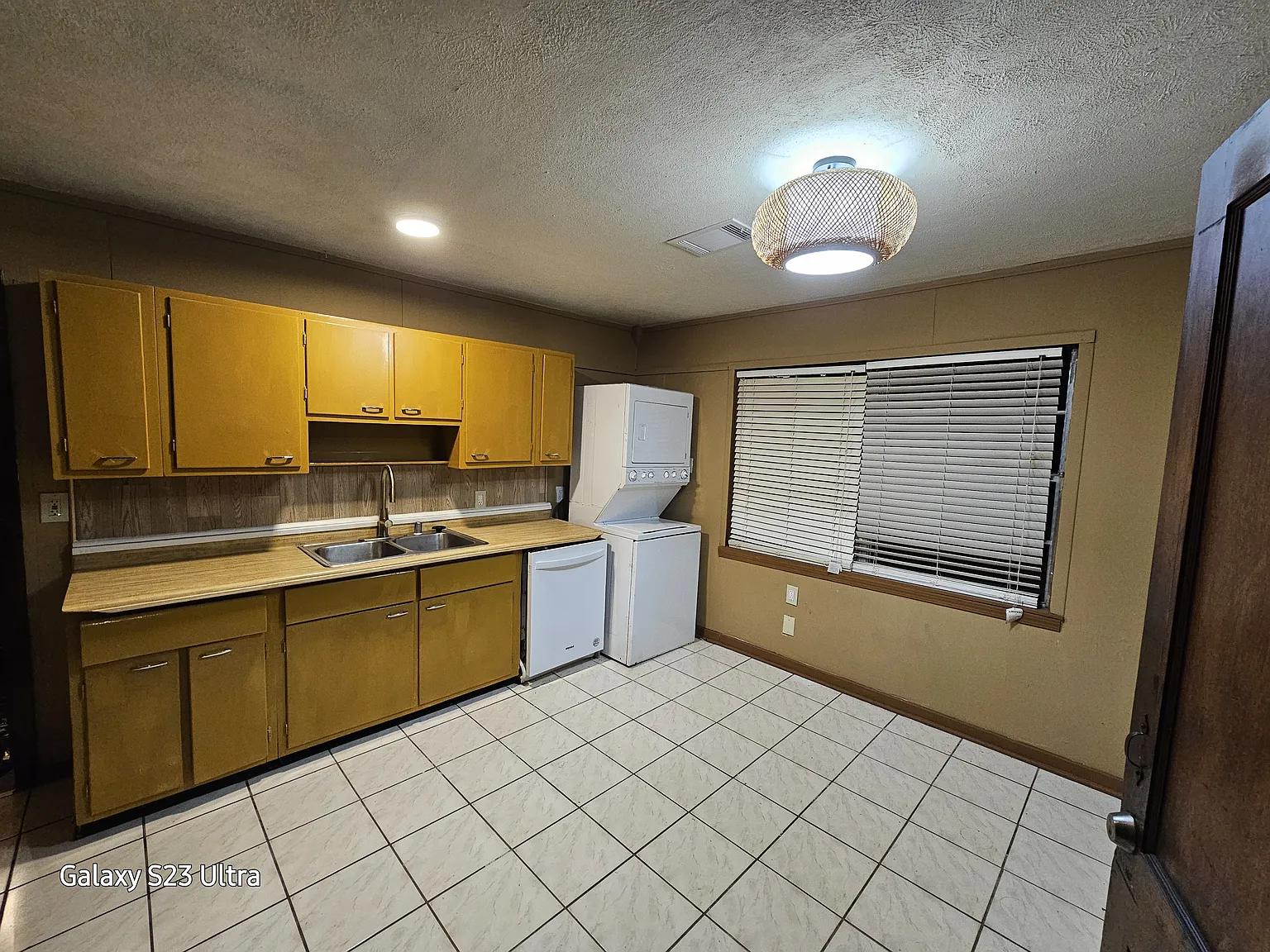 3 bed, 1300 sqft, $1,550 — Photo 2