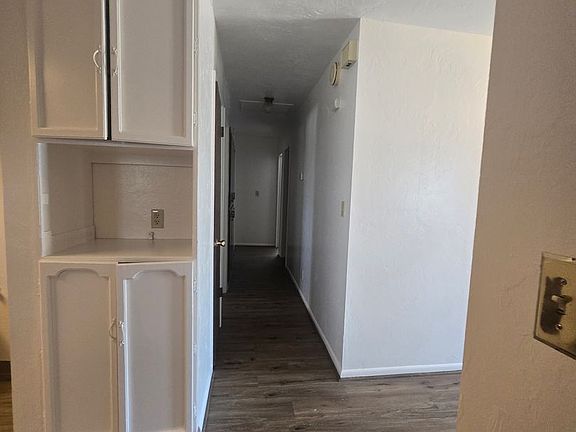 4th image of 946 Moffat Dr