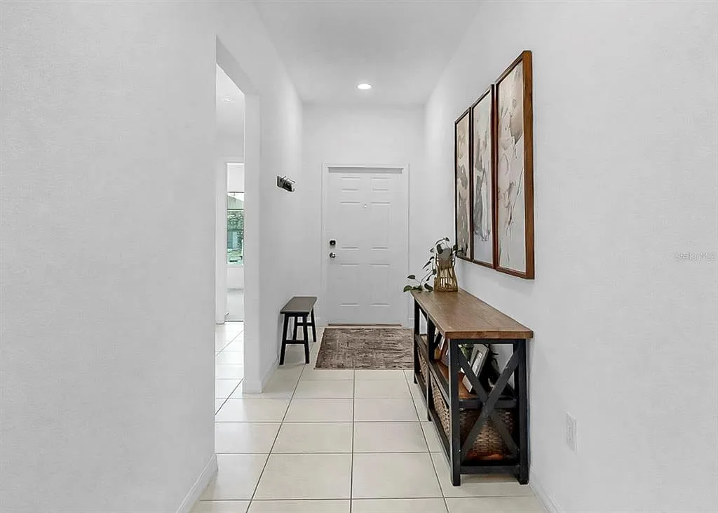 4 bed, 2.0 bath, 1935 sqft, $2,700 — Photo 3