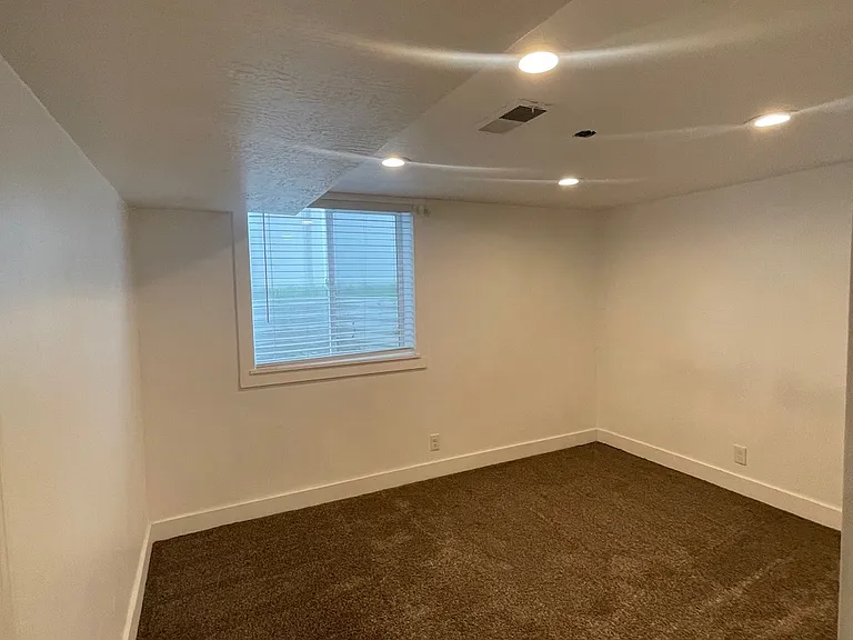 2356 Tyler Ave — Photo 11