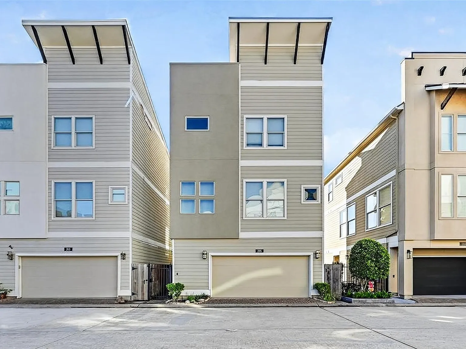 3 bed, 3.5 bath, 1800 sqft, $2,799 — Photo 3
