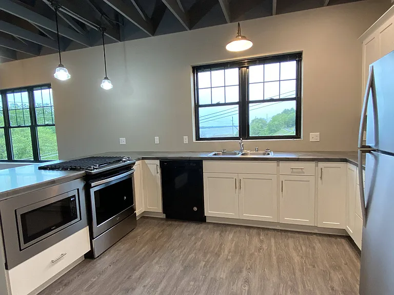 1 BR|1B|100 Irvin St.|Kitchen