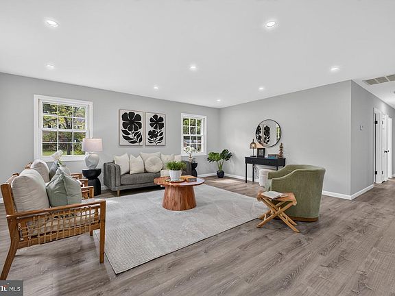 4th image of 509 Foster Knoll Dr
