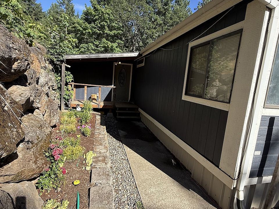 590 NE Spring St, White Salmon, WA 98672 | Zillow