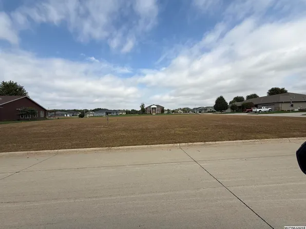 9 Asbury 8th Pl, Mason City, IA 50401