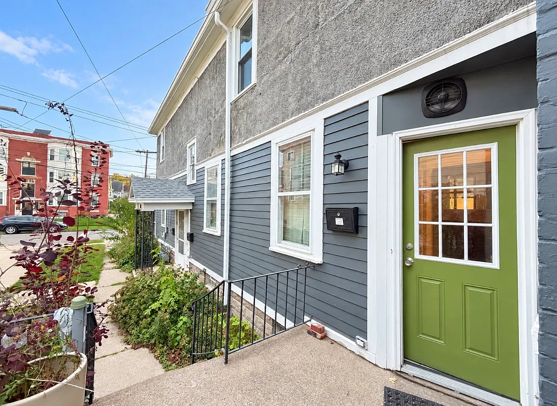 2 bed, $1,250 — Photo 1