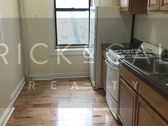 5th image of 184 Clarkson Ave APT 4L