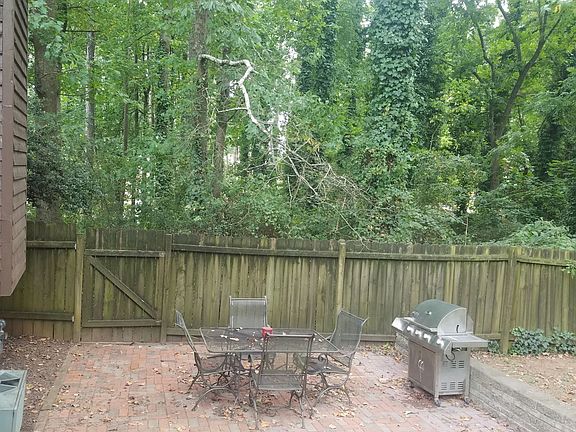 4th image of 631 Willow Ln