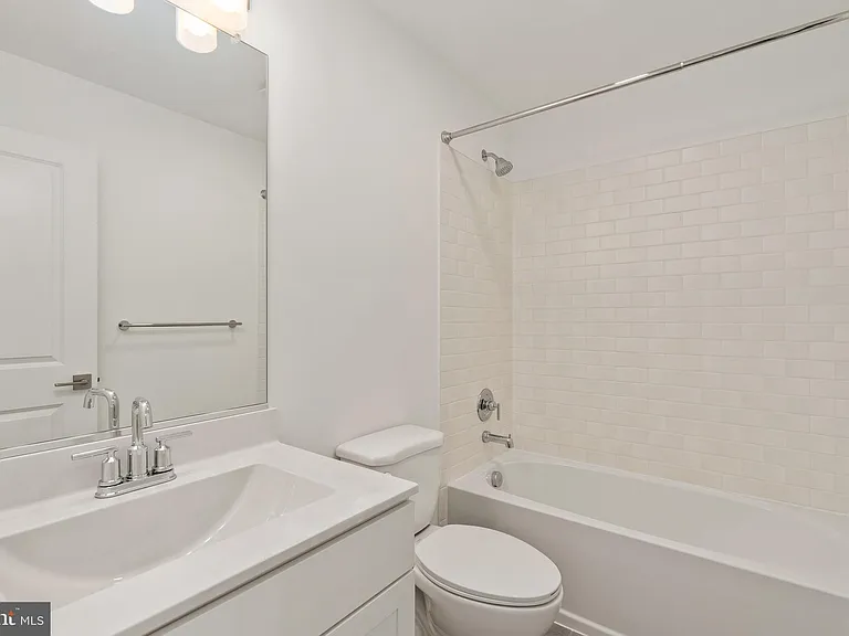 9207 Forkleaf Oak Dr — Photo 44