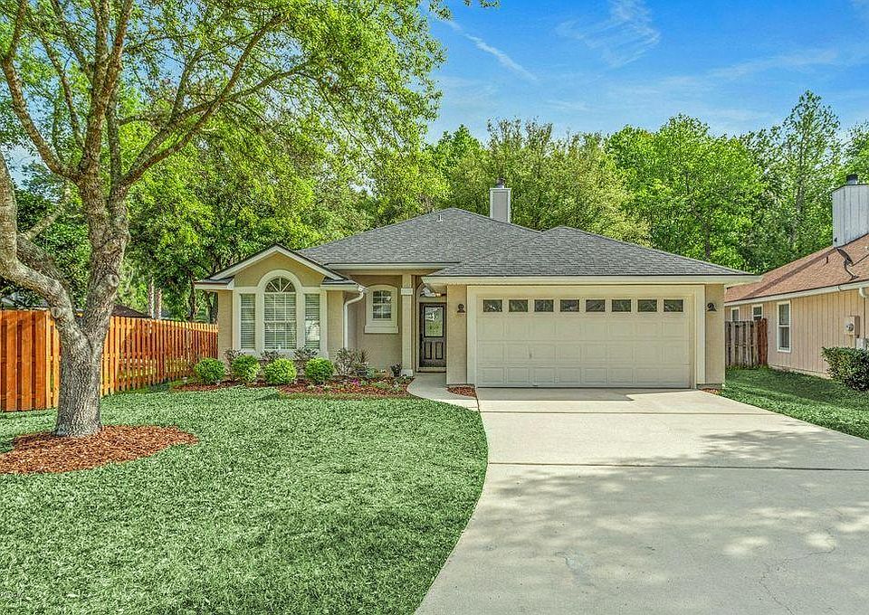 1st image of 108 Hawthorn Hedge Ln