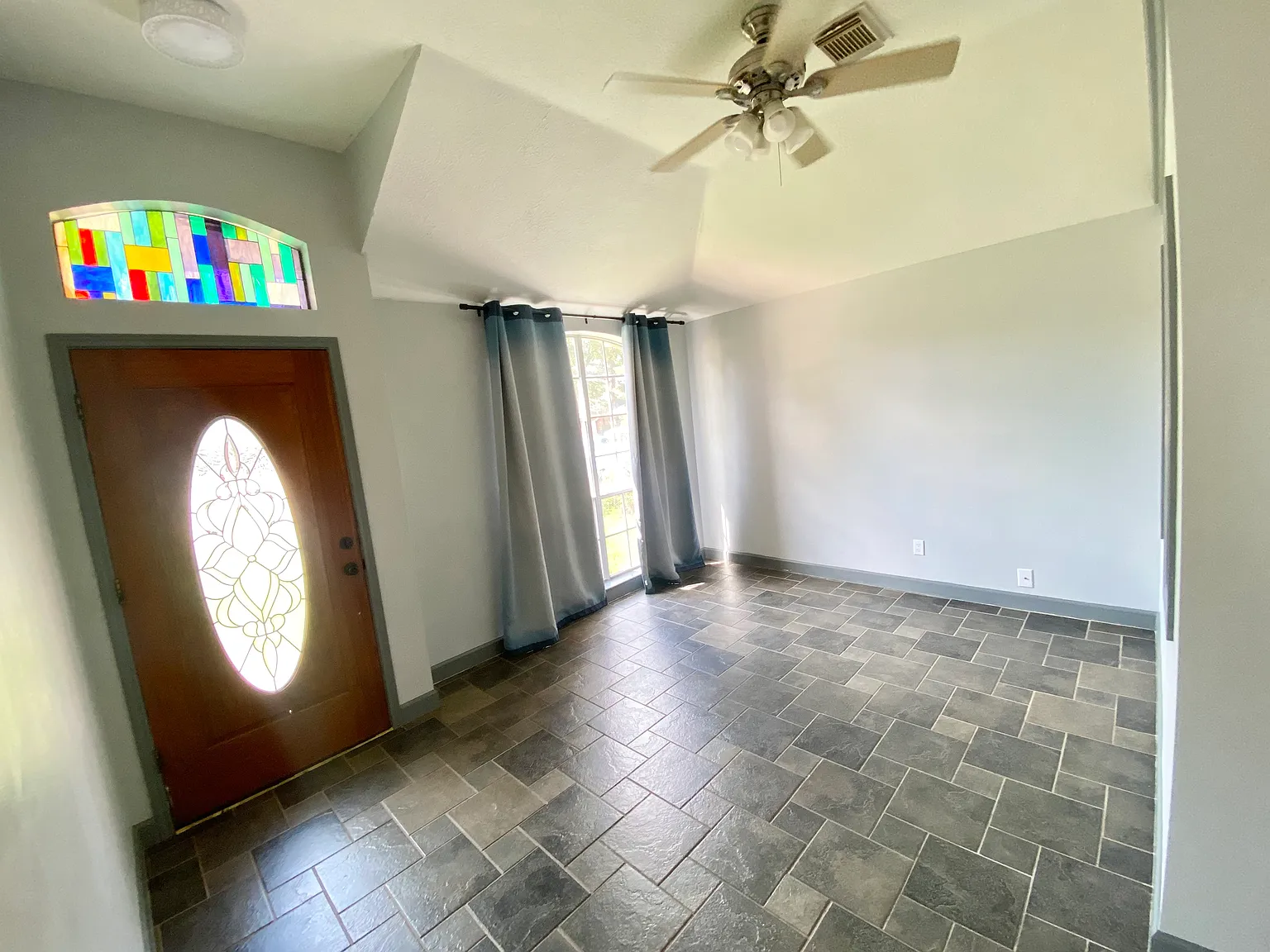 3 bed, 1619 sqft, $1,950 — Photo 4