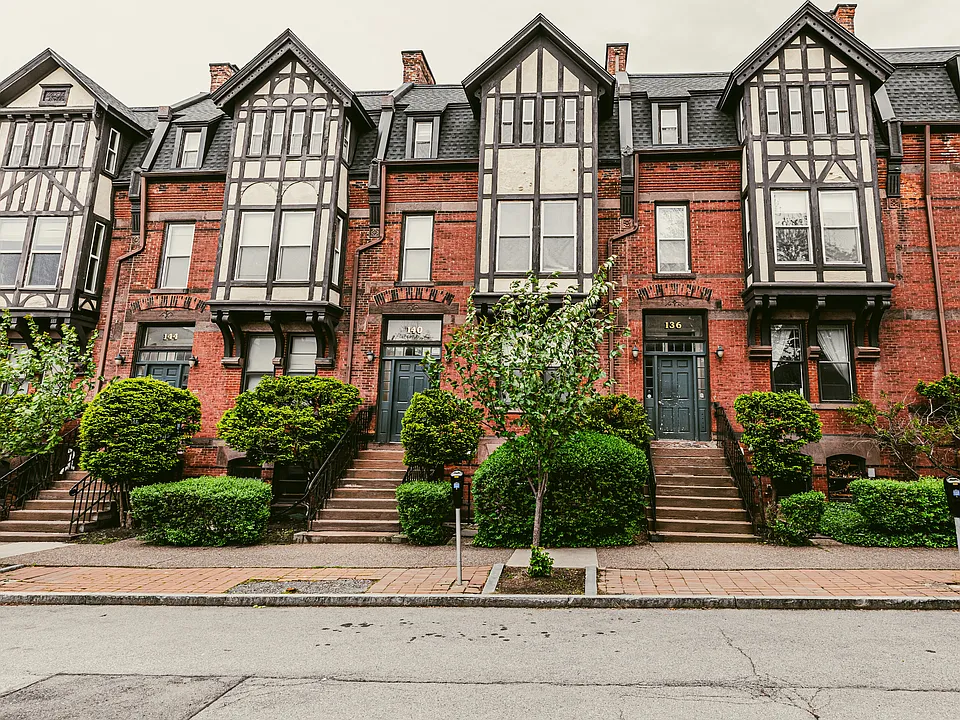 148 Gibbs St #3