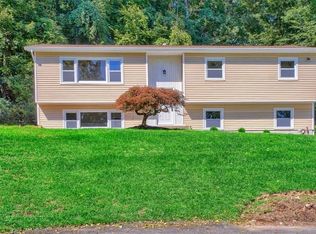 2 Shady Ridge Ln, Spring Valley, NY 10977