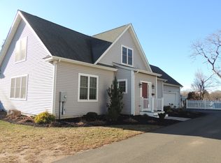 10 Cedar St, Branford, CT 06405