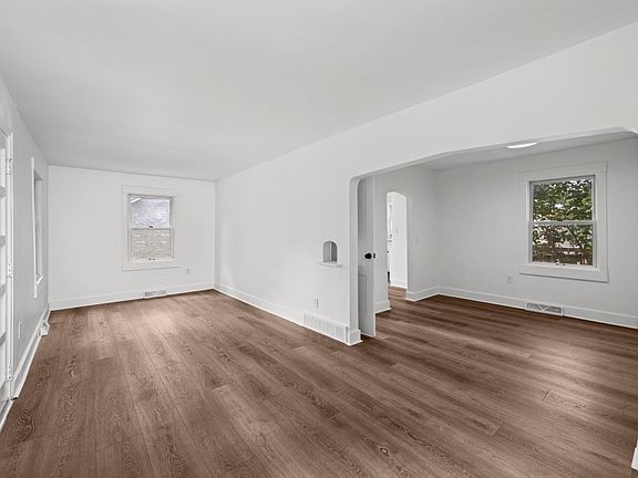 4th image of 3223 53rd St #B
