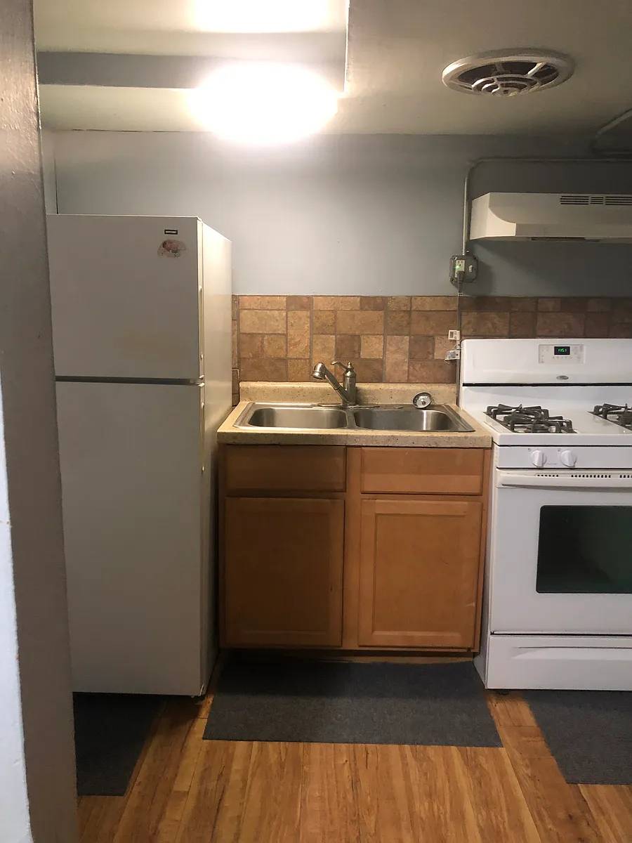 Building Photo - 100 Vana Dr #0