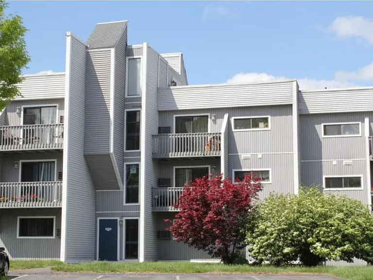 1 Russett Ln — Photo 1