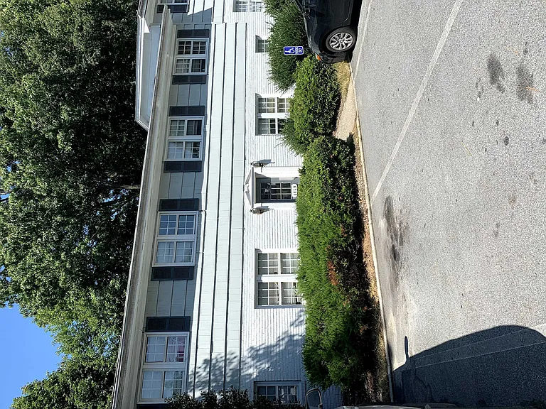 Cambridge Apartments — Photo 26