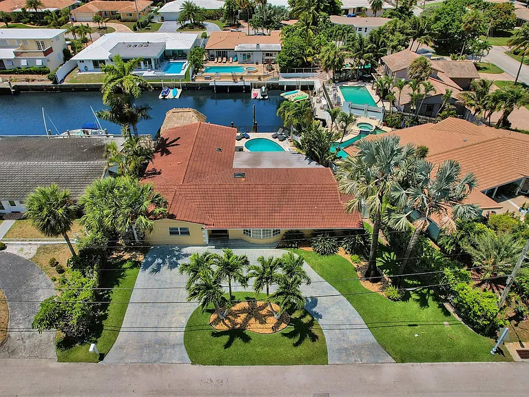 2051 Coral Reef Dr — Photo 1