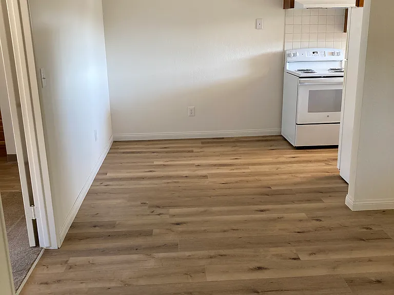 1052 Vale Terrace Dr — Photo 10