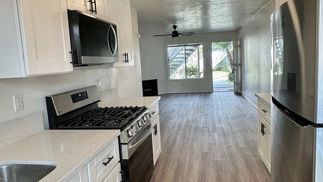 3515-3563 Roosevelt St - Su Casa Apartments — Photo 2
