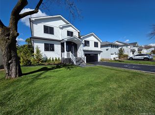 208 Wetherill Road, Garden City, NY