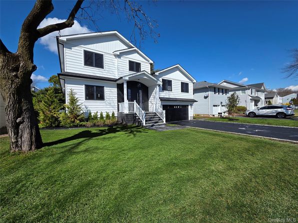 208 Wetherill Road, Garden City, NY 11530