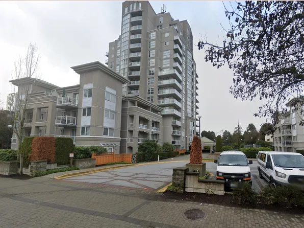 10523 University Dr #1206, Surrey, BC V3T 5T8