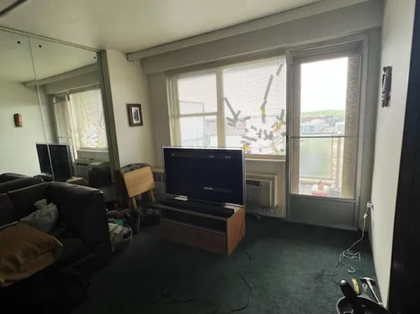 12399 Flatlands Avenue image 9 of 10