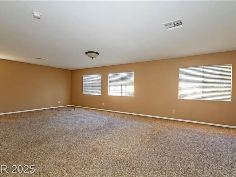 2121 Whitebirch Ln — Photo 9
