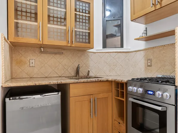 529 East 88th Street image 5 of 6