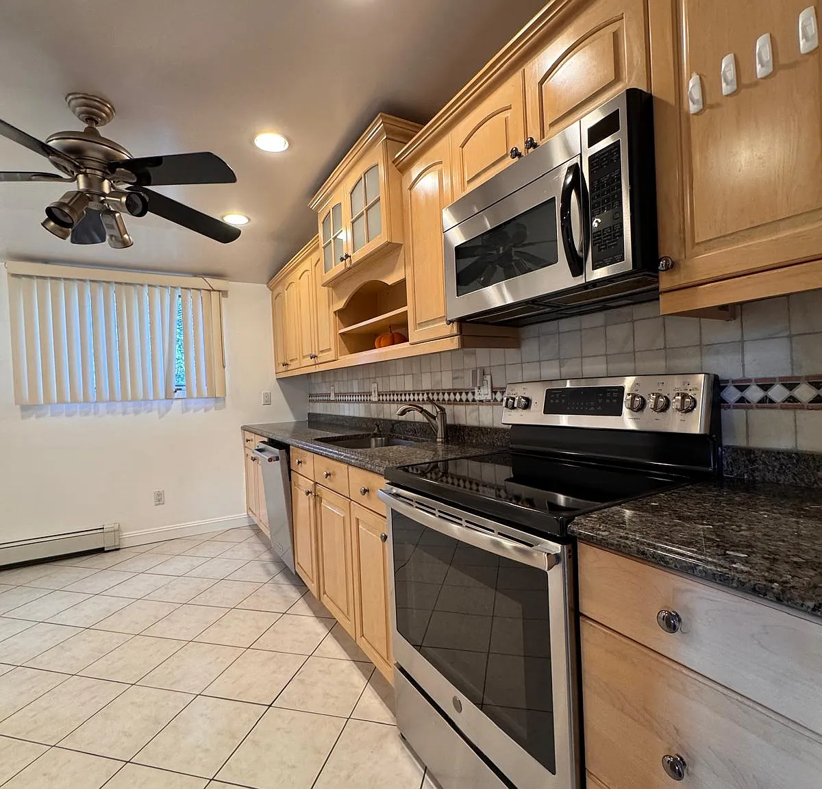 Pine Ave, Ronkonkoma — Photo 2