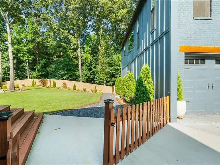 1871 Dyer Cir — Photo 5