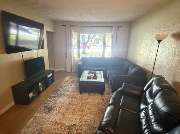 425 27th St #1, Bettendorf, IA 52722