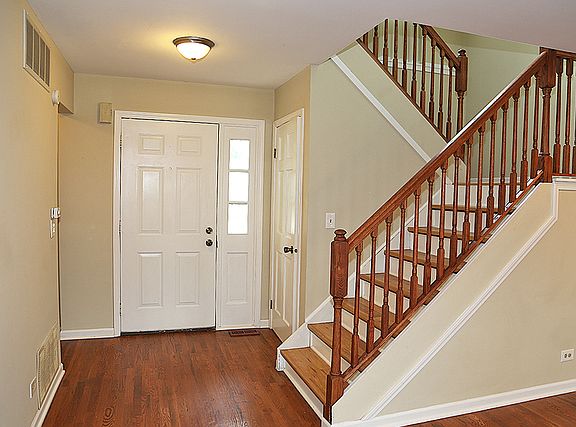3rd image of 912 Longboat Ln