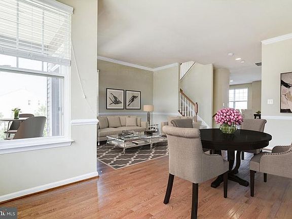 4th image of 348 Woodstream Blvd