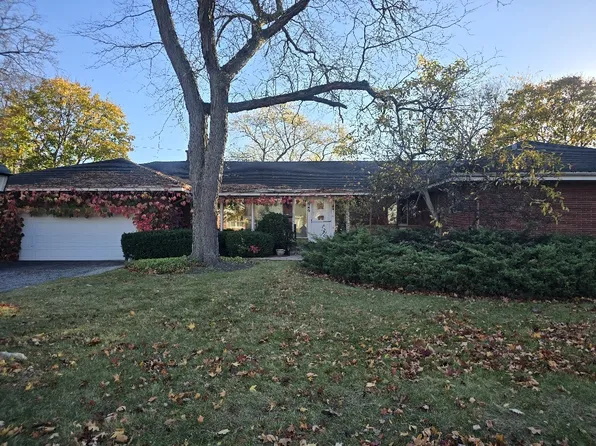 949 Surrey Ln, Northbrook, IL 60062