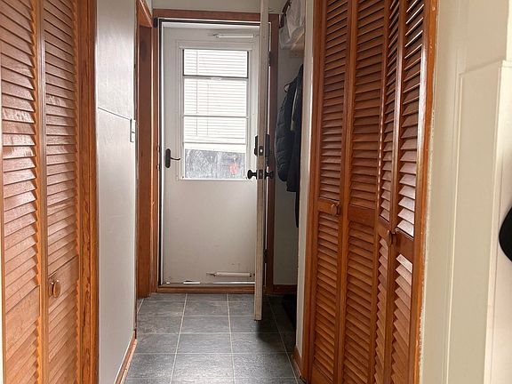 5th image of 640 Iron St